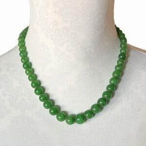 Vintage Green Glass Graduated Bead Necklace | 18” |Barrel Clasp